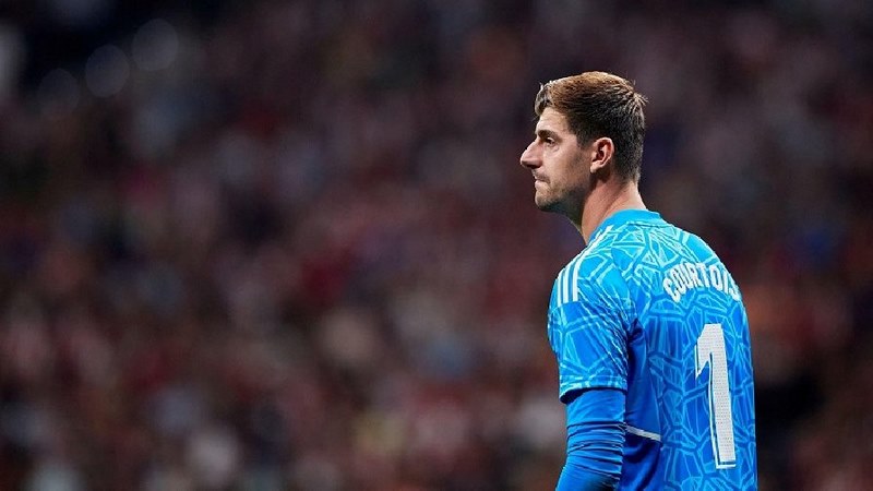 Andriy Lunin đón nhận số áo 13 của Courtois